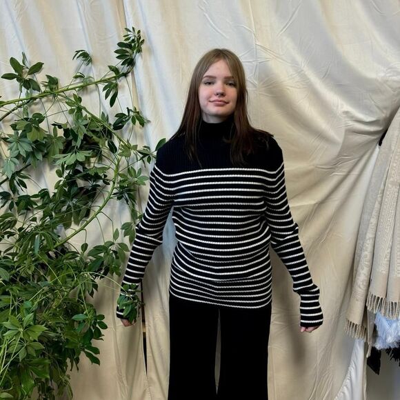 Vince 100% Cashmere Navy Blue &White Striped Turtleneck Sweater, Size Medium - Picture 4 of 5